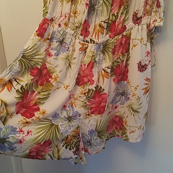 Floral Design Romper - Picture 6 of 6